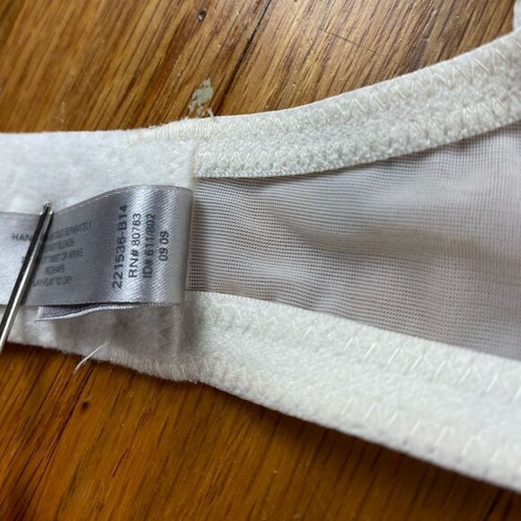 🪦 Victoria Secret’s 32D Y2K Bra White Lace Champagne Glitter Stripes (3 for 30) - Picture 8 of 9